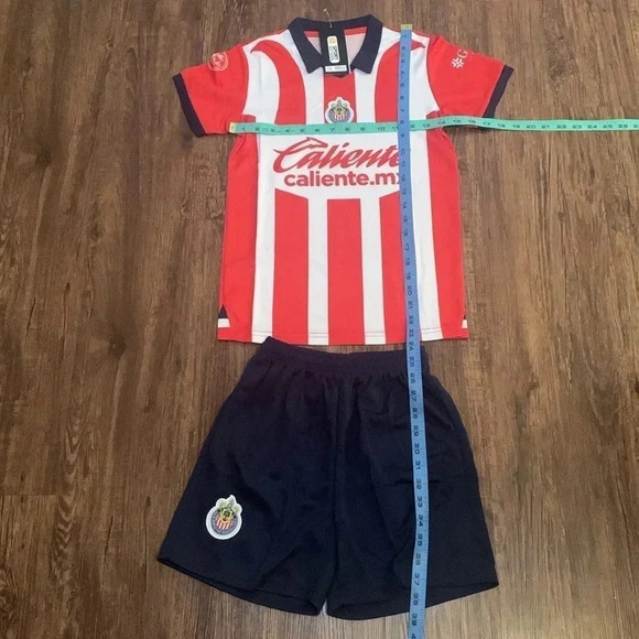 Club Guadalajara Las Chivas Home Soccer Jersey & Shorts Set Youth 2023-24 NWT - Picture 6 of 8
